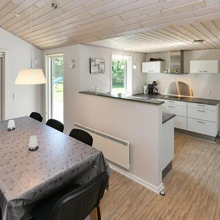 Three-bedroom Holiday In 5